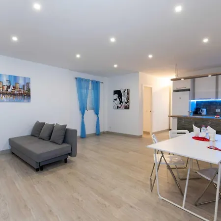 Apart-hotel Acogedor 6 Con Piscina Y Bbq